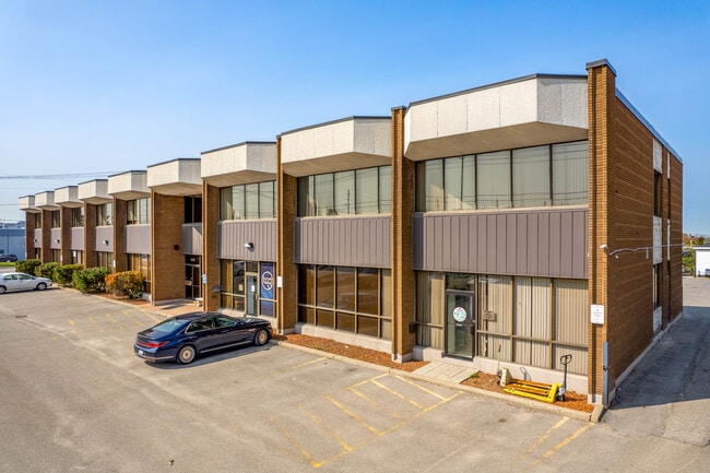 Plus de détails pour 430 Signet Dr, Toronto, ON - Bureau à louer