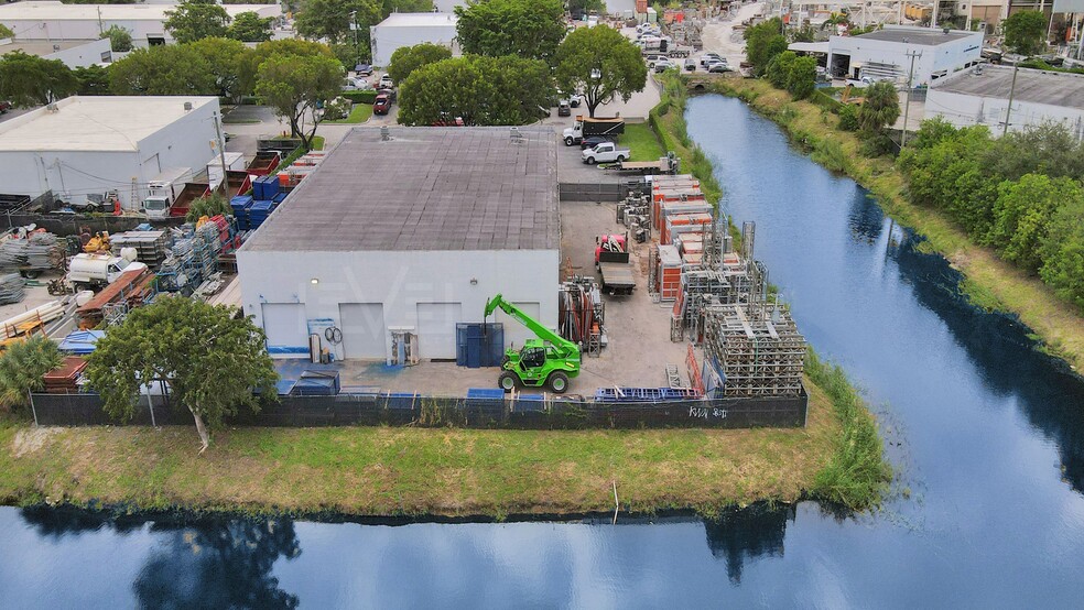 1909 NW 18th St, Pompano Beach, FL à louer - Photo du bâtiment - Image 2 de 21