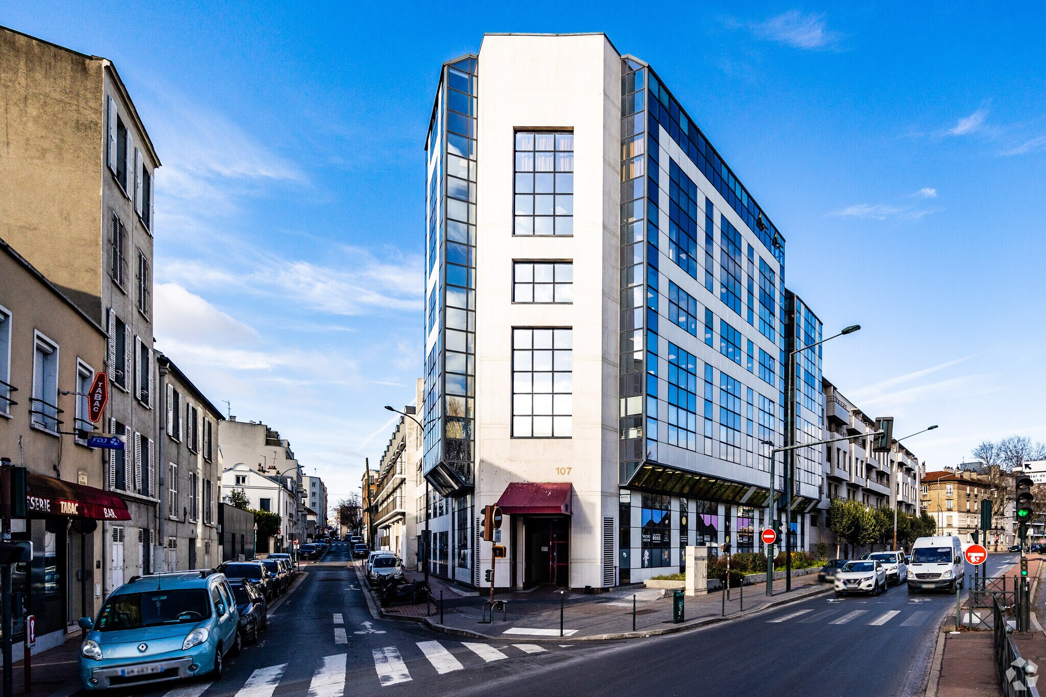 Office in Asnières-sur-Seine for lease Primary Photo- Image 1 of 4