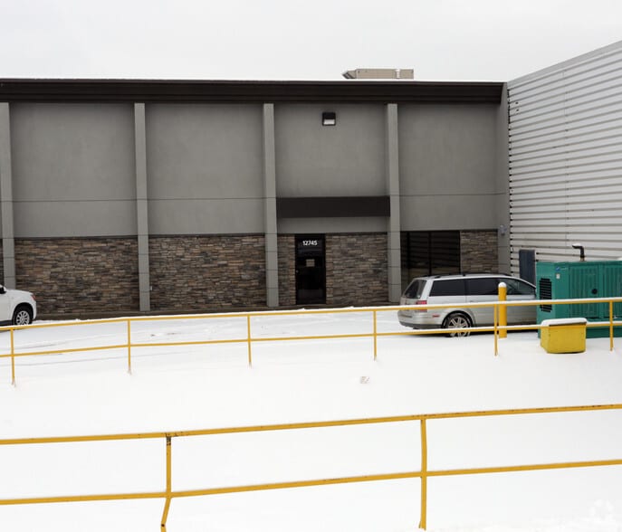 12719 149 St NW, Edmonton, AB à vendre - Photo du bâtiment - Image 2 de 4