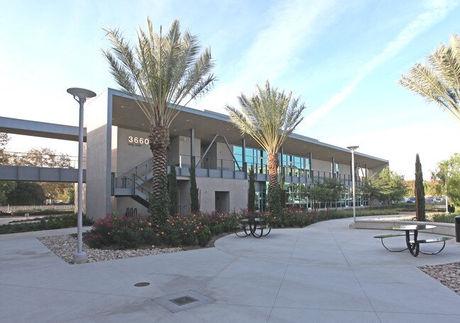 Plus de détails pour 3660 W Temple Ave, Pomona, CA - Bureau à louer