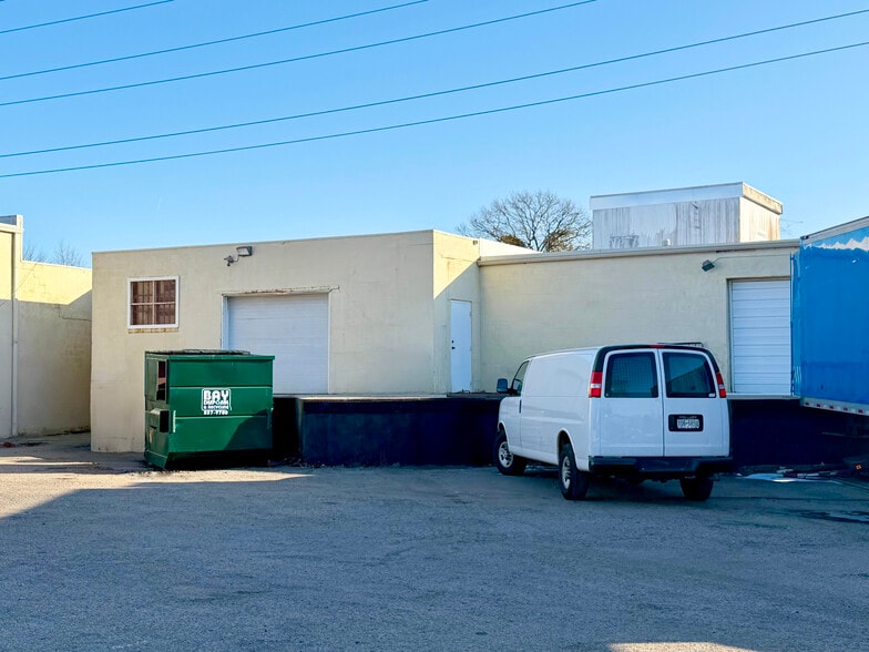 3353 Lyons Ave, Norfolk, VA for lease - Building Photo - Image 3 of 3