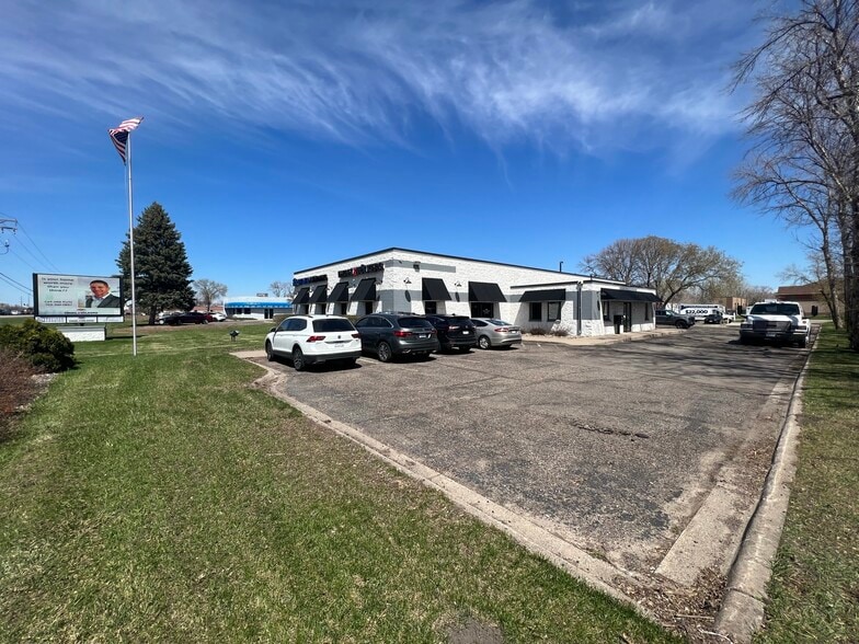9240 NE Baltimore St, Blaine, MN for lease - Building Photo - Image 2 of 9