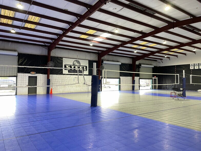 21422 Carson Dr, Land O' Lakes, FL for sale - Interior Photo - Image 2 of 30