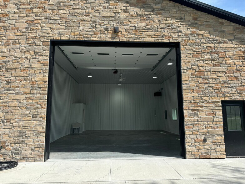 540 N 3rd St, Polk City, IA à vendre - Photo du bâtiment - Image 3 de 8