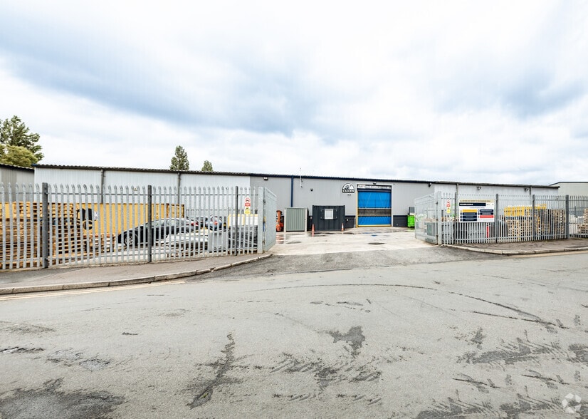 Ennis Clos, Manchester for lease - Building Photo - Image 1 of 7