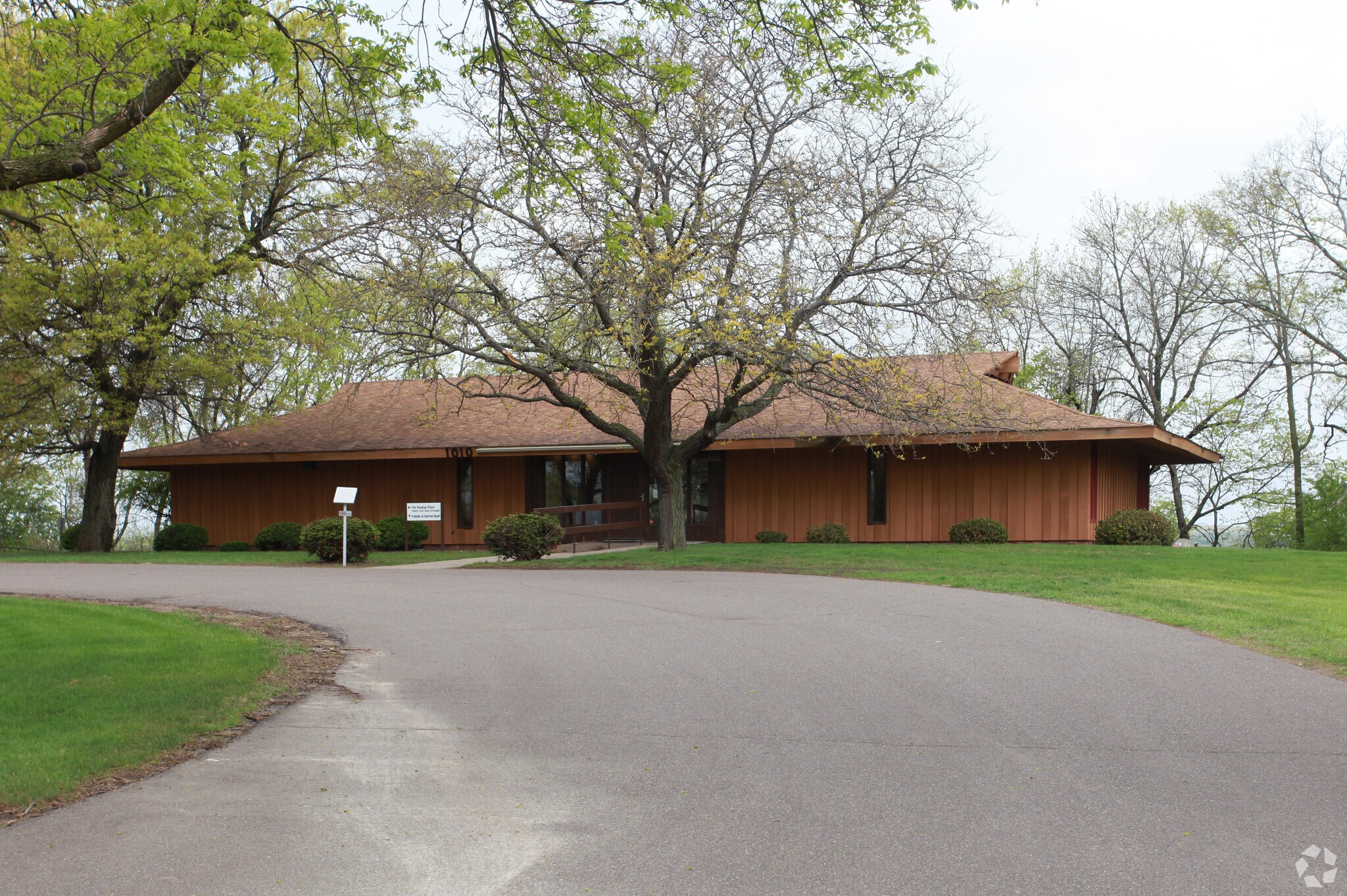 1010 Oak Ridge Dr, Eau Claire, WI à louer Photo principale- Image 1 de 16