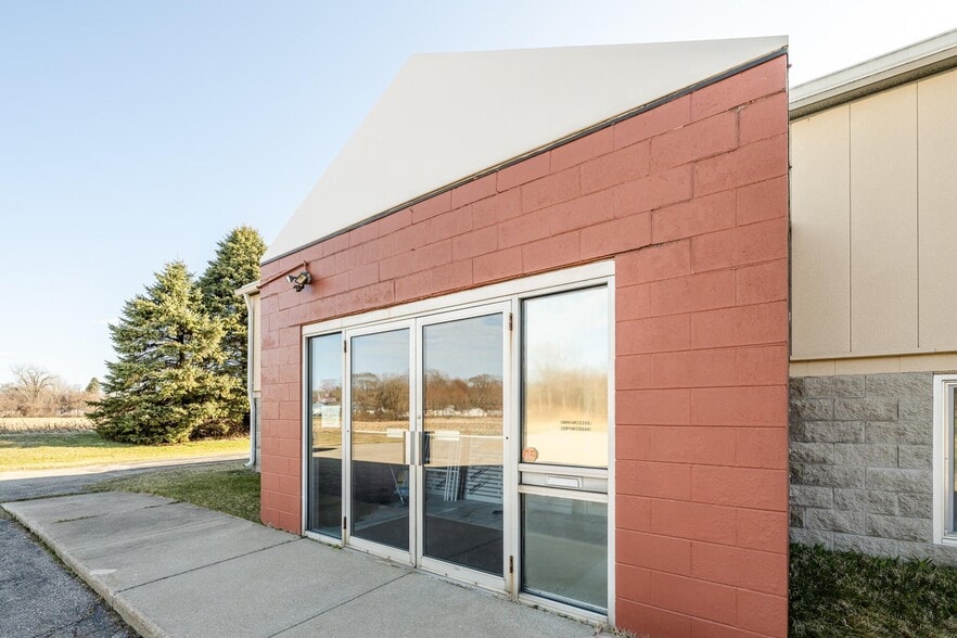 641 S Crystal Ave, Benton Harbor, MI à vendre - Photo du bâtiment - Image 3 de 55