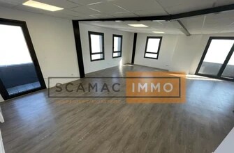 Office in Lagny-sur-Marne for lease Interior Photo- Image 2 of 3