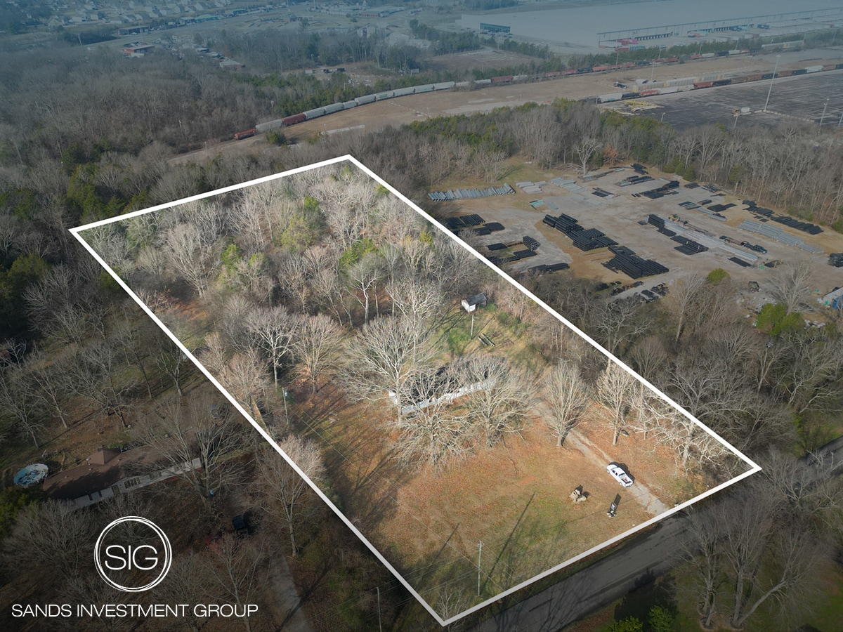 215 Mill Ln, Smyrna, TN à vendre Photo du bâtiment- Image 1 de 5
