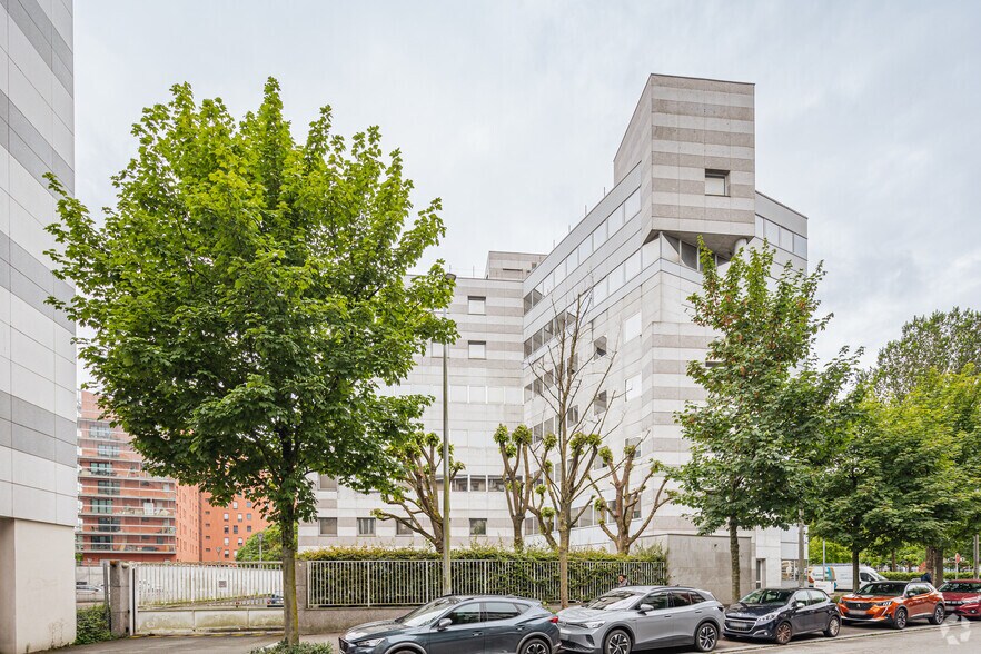 20 Allée Vauban, La Madeleine à louer - Photo du bâtiment - Image 2 de 7