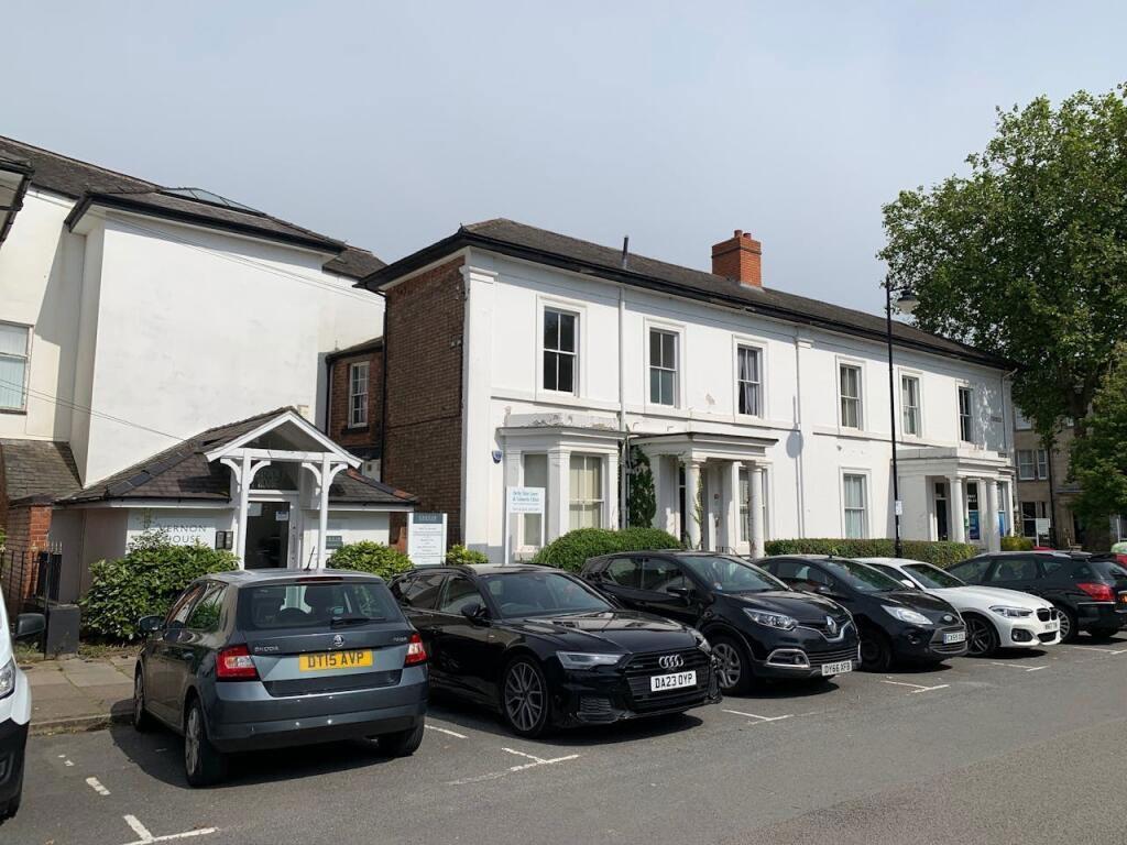 Vernon Street Portfolio portefeuille de 4 propriétés à vendre sur LoopNet.ca Photo du bâtiment- Image 1 de 10