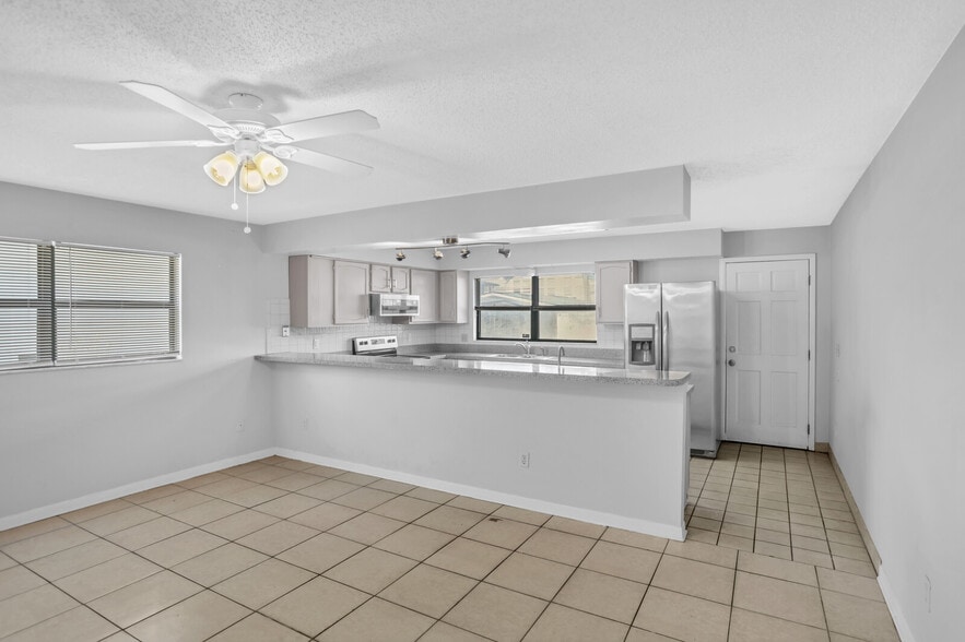 208 Hopkins St, Neptune Beach, FL for sale - Building Photo - Image 2 of 20