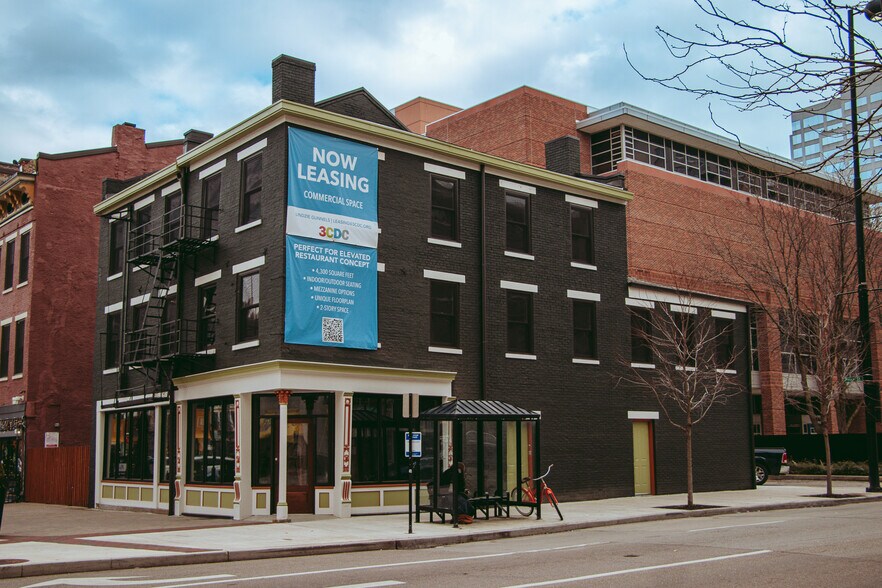 1-3 E Court St, Cincinnati, OH à louer - Photo du bâtiment - Image 2 de 5