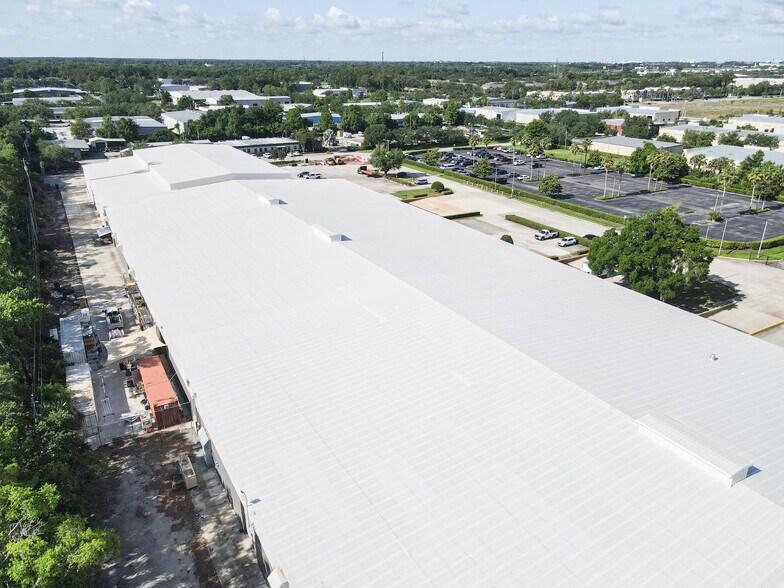501-531 Codisco Way, Sanford, FL à louer - Photo du bâtiment - Image 3 de 9