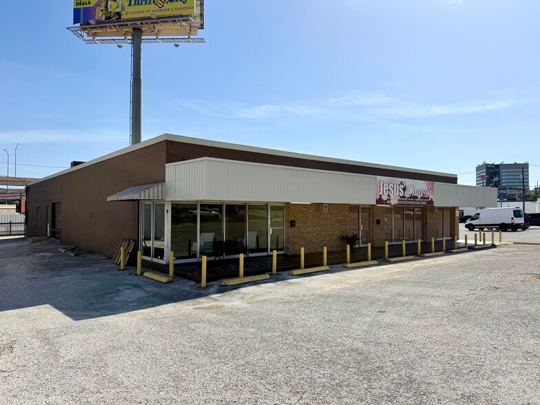 5726 Mobud St, San Antonio, TX for lease - Building Photo - Image 2 of 8