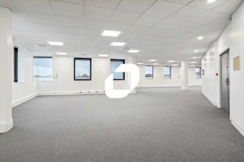 Office in Gennevilliers for lease - Interior Photo - Image 3 of 14