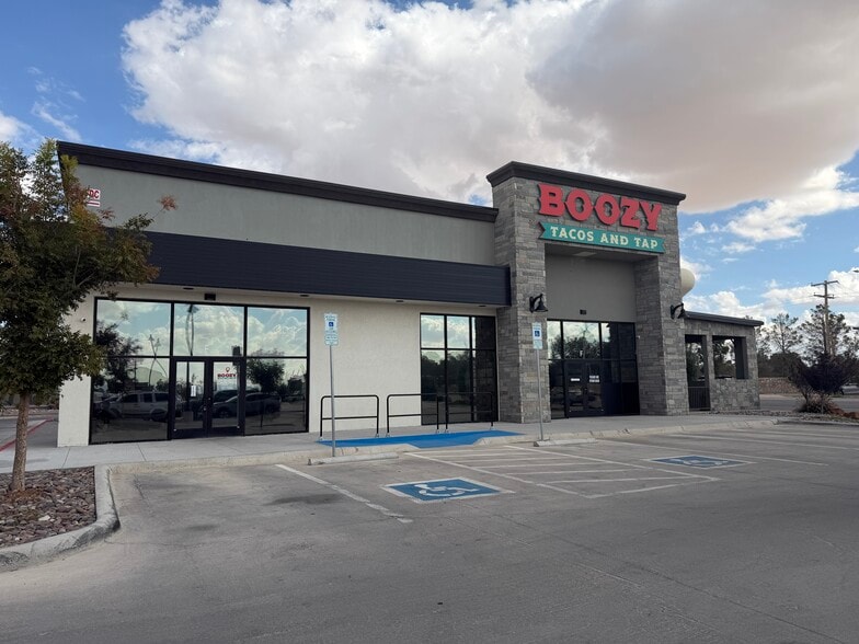 13649 Eastlake Blvd, El Paso, TX à louer - Photo du bâtiment - Image 3 de 6