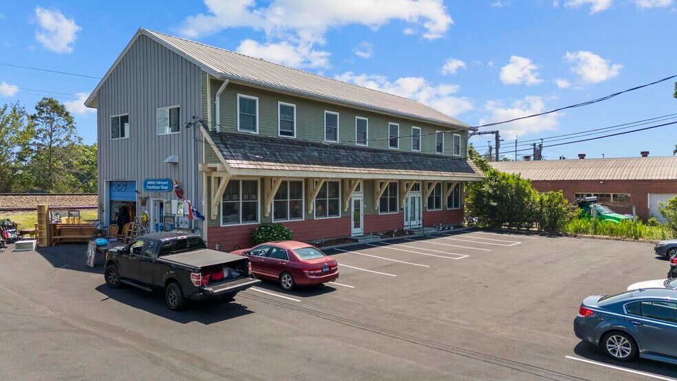 151 Meadow St, Branford, CT à louer - Photo du bâtiment - Image 2 de 14