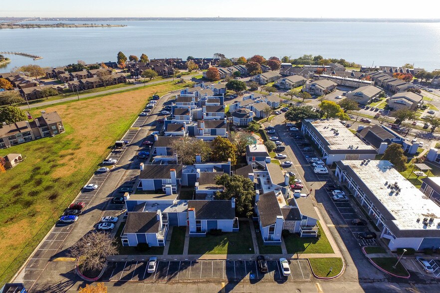 6109 Bay Island Dr, Garland, TX à vendre - Photo du bâtiment - Image 2 de 25