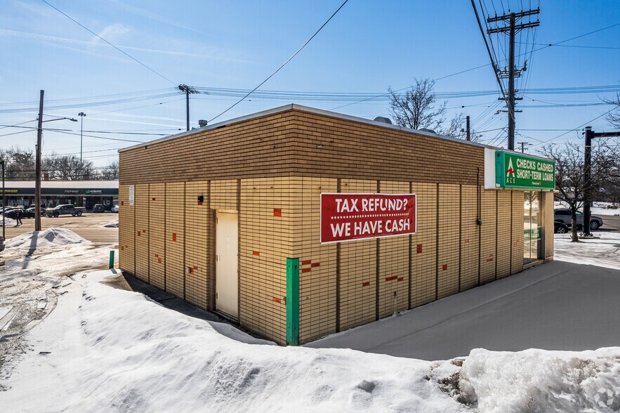 15721 Broadway Ave, Maple Heights, OH à vendre - Photo du bâtiment - Image 3 de 21