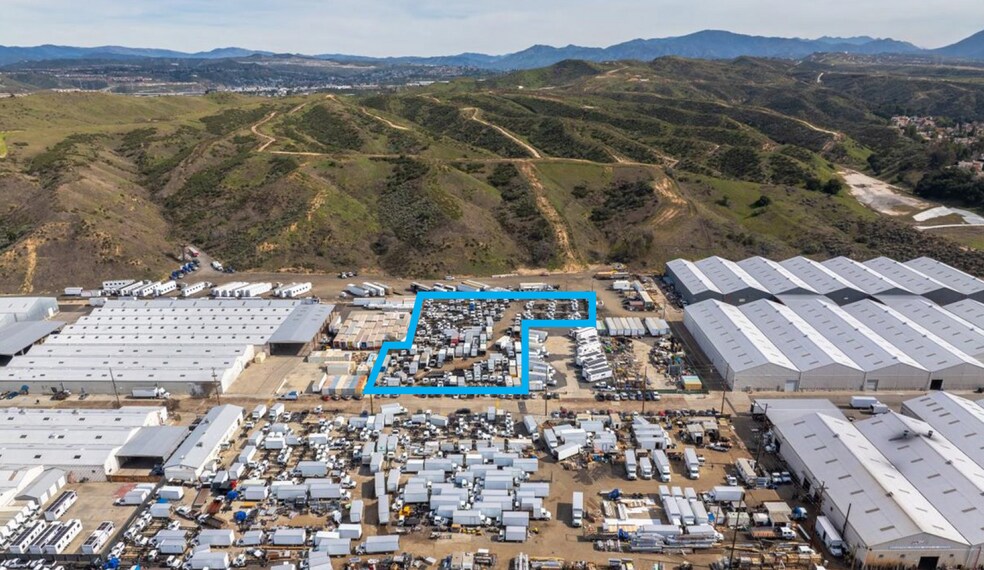 25597 Springbrook Ave, Santa Clarita, CA à louer - Photo du bâtiment - Image 2 de 3