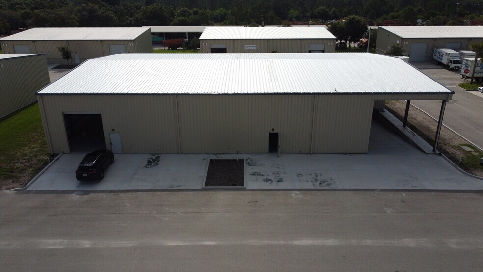 5265 45th St, Vero Beach, FL à louer - Photo du bâtiment - Image 2 de 38