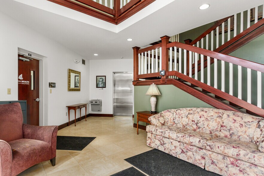 1230 Lexington Ave, Mansfield, OH à louer - Photo du bâtiment - Image 3 de 14