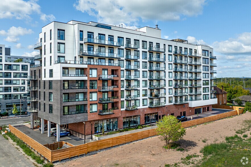 2475 Old Bronte Rd, Oakville, ON à louer - Photo du bâtiment - Image 3 de 32