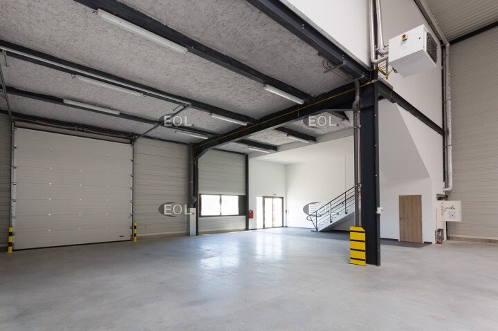 Local d'activités dans Ennery à vendre - Photo du bâtiment - Image 2 de 7