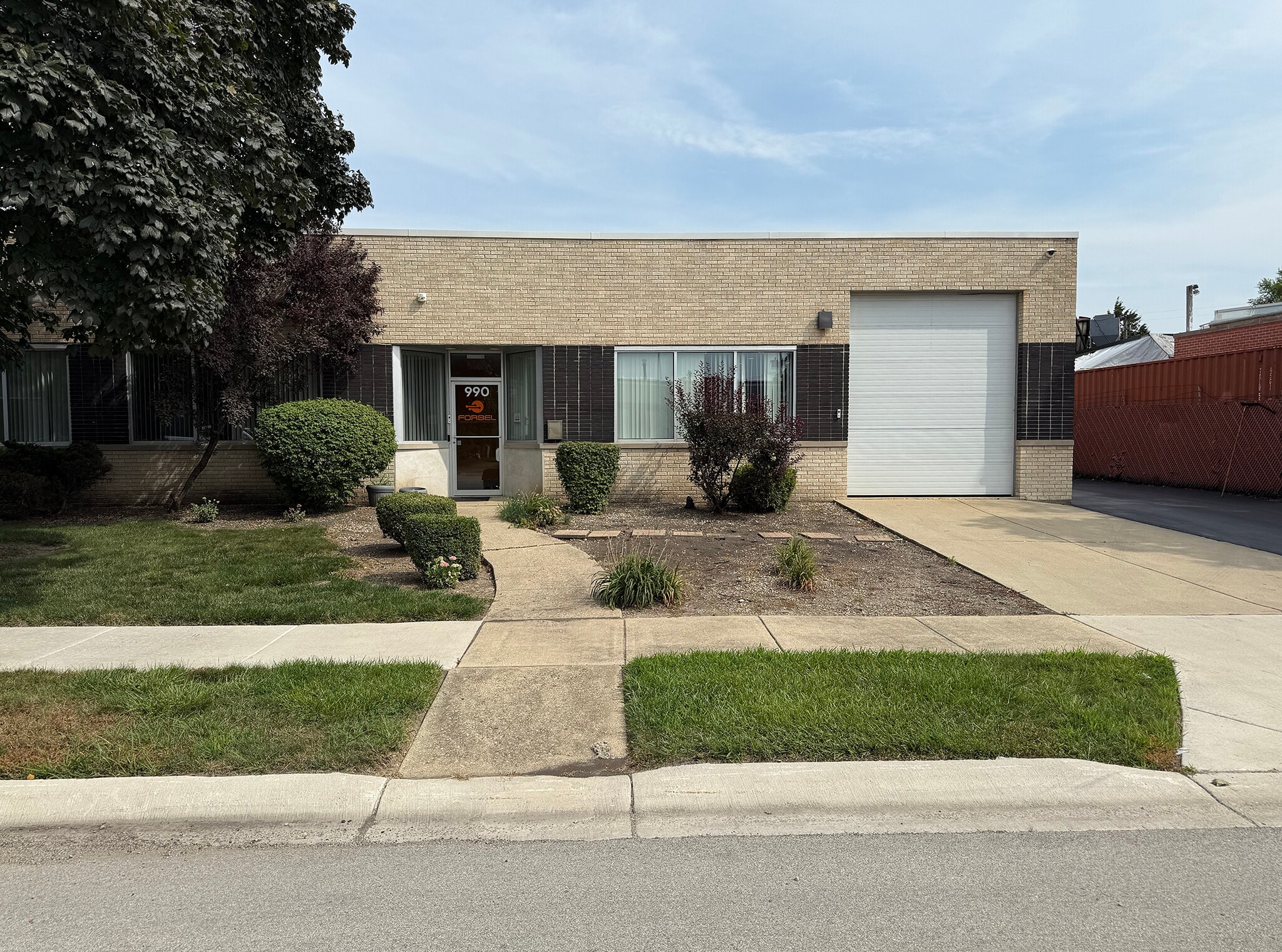 990 Criss Cir, Elk Grove Village, IL for lease Interior Photo- Image 1 of 12