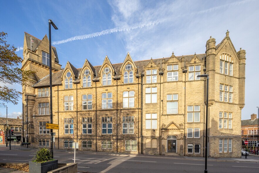 4 Manor House St, Pudsey à vendre - Photo du bâtiment - Image 1 de 8