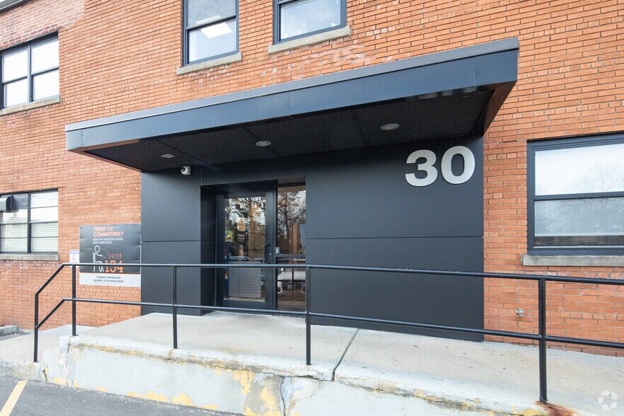 30 Hempstead Ave, Rockville Centre, NY à louer - Photo du bâtiment - Image 1 de 22