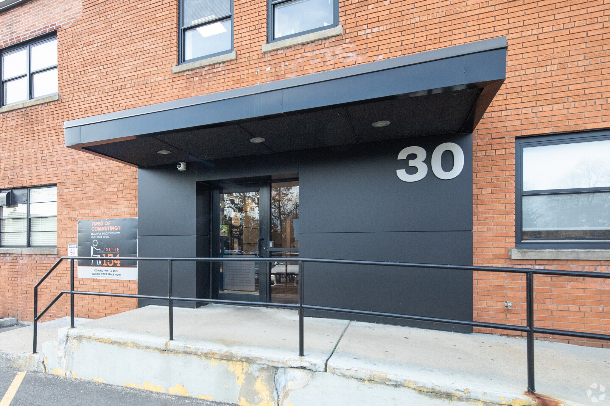 30 Hempstead Ave, Rockville Centre, NY à louer Photo du bâtiment- Image 1 de 24