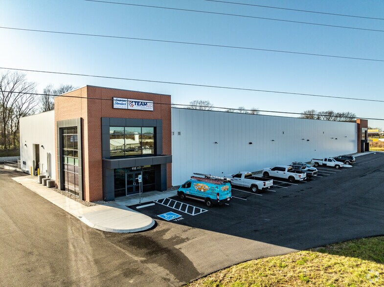 111 Kapsia Way, Clarksville, TN à vendre - Photo du bâtiment - Image 2 de 21