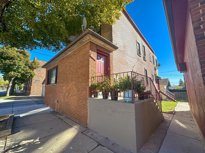 10401 S Ewing Ave, Chicago, IL à vendre - Photo du bâtiment - Image 3 de 13