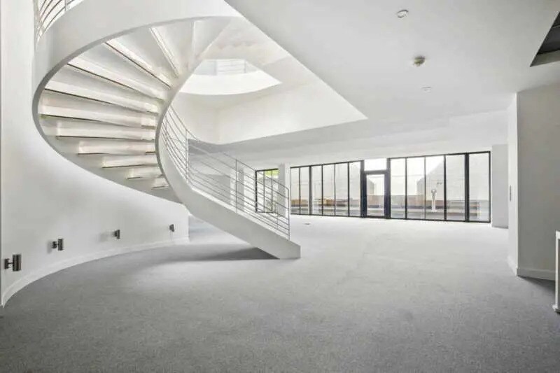 Office in Courbevoie for lease - Building Photo - Image 2 of 20