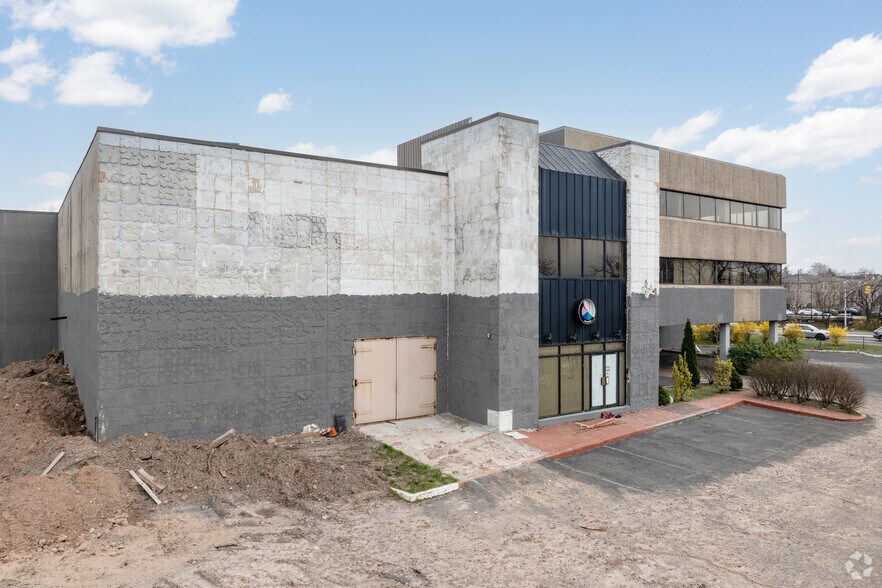 24 Meadowlands Pky, Secaucus, NJ for lease - Building Photo - Image 2 of 6