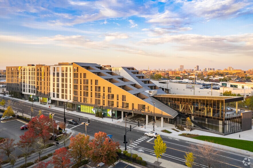 2135 N Elston Ave, Chicago, IL à louer - Photo du bâtiment - Image 1 de 5