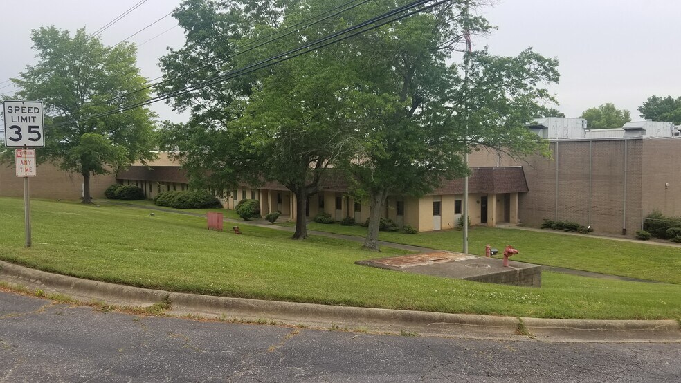 327 Lewis St, Oxford, NC à louer - Photo du bâtiment - Image 3 de 6