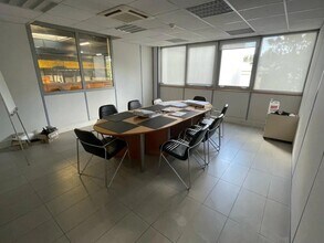 Flex in Le Plessis-Bouchard for lease Interior Photo- Image 1 of 6