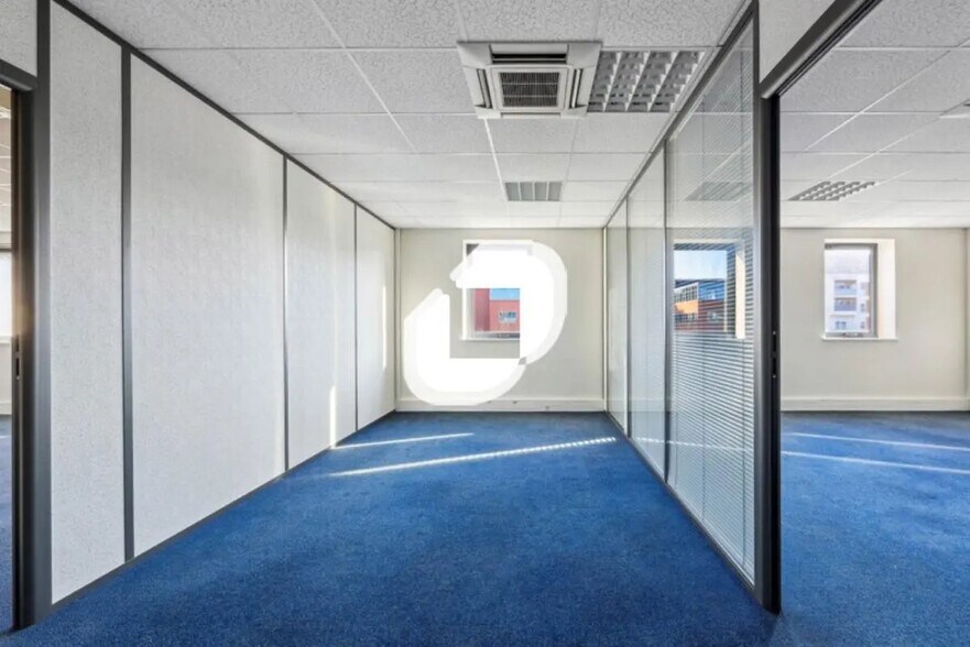 Bureau dans Bussy-Saint-Georges à louer - Photo intérieure - Image 2 de 11