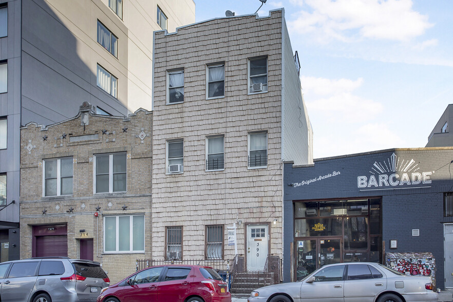 390 Union Ave, Brooklyn, NY for sale - Building Photo - Image 1 of 1