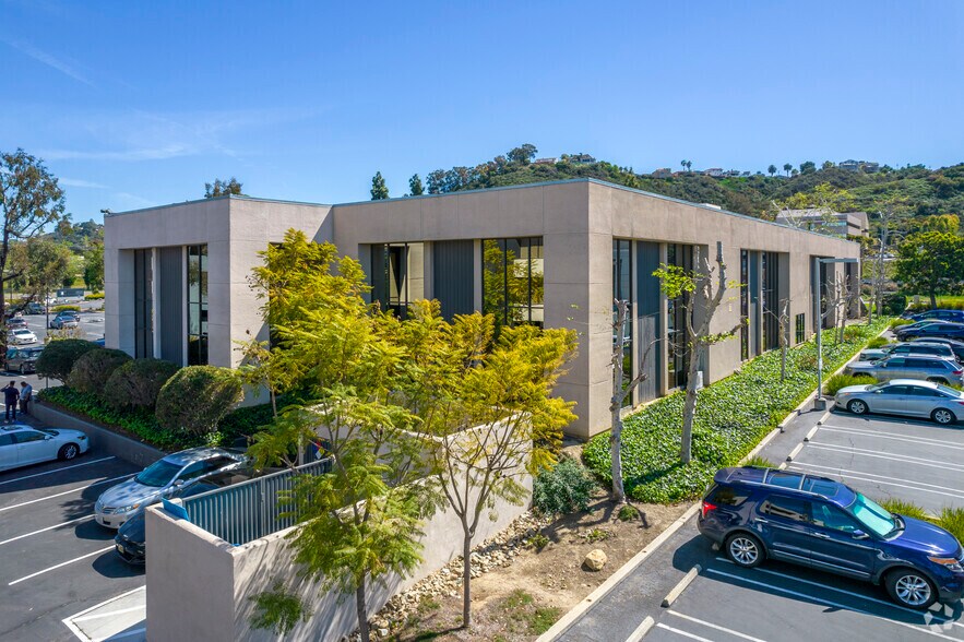 3636 Camino del Rio N, San Diego, CA à louer - Photo du bâtiment - Image 3 de 6