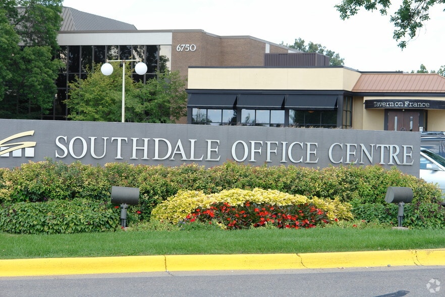 6750 France Ave S, Edina, MN à louer - Photo du bâtiment - Image 3 de 5