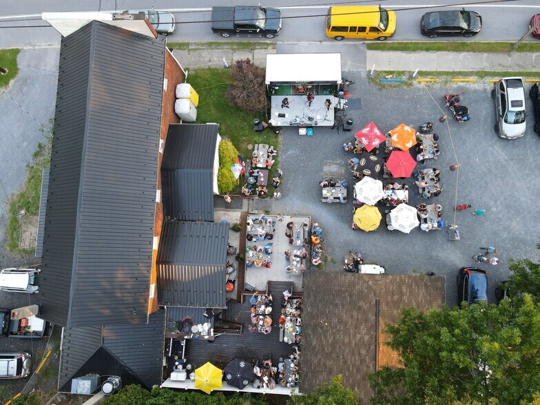 206E E Central Ave, Avis, PA à vendre - Photo du bâtiment - Image 2 de 6