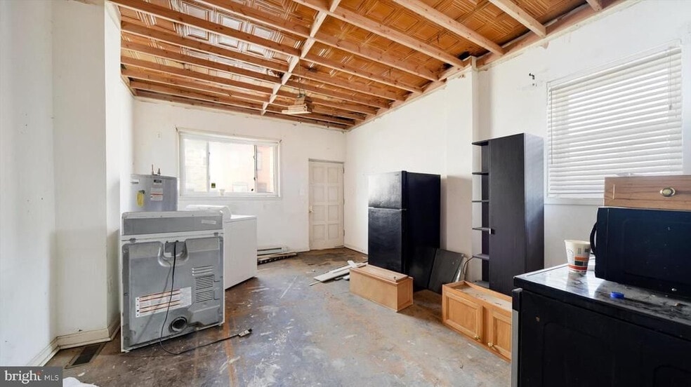 3209 E Lombard St, Baltimore, MD à vendre - Photo du bâtiment - Image 2 de 16