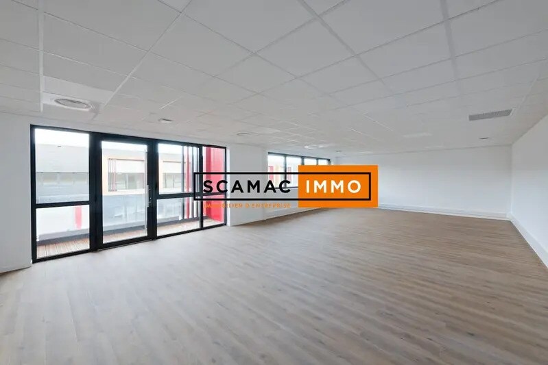 Industrial in Éragny for lease - Interior Photo - Image 2 of 11