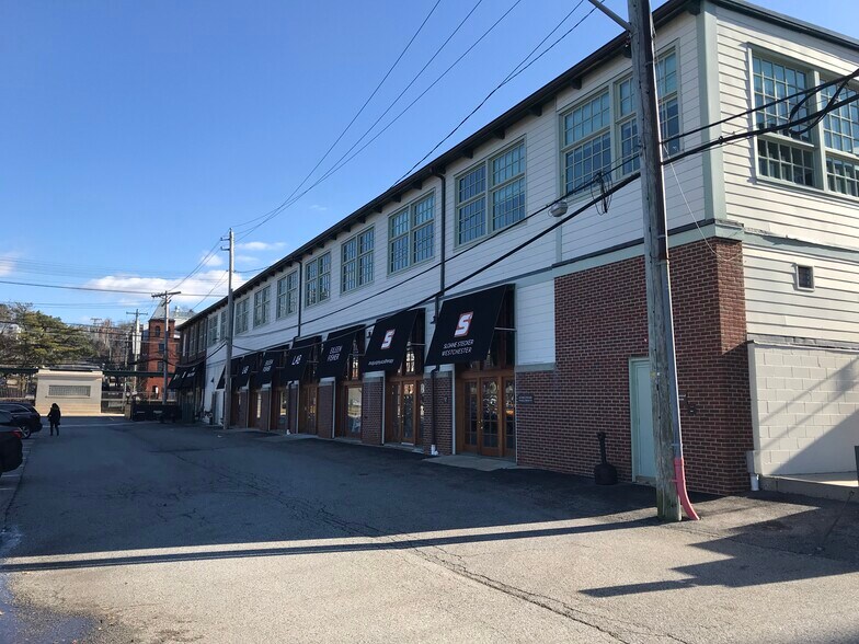 1 Bridge St, Irvington, NY à louer - Photo du bâtiment - Image 3 de 10