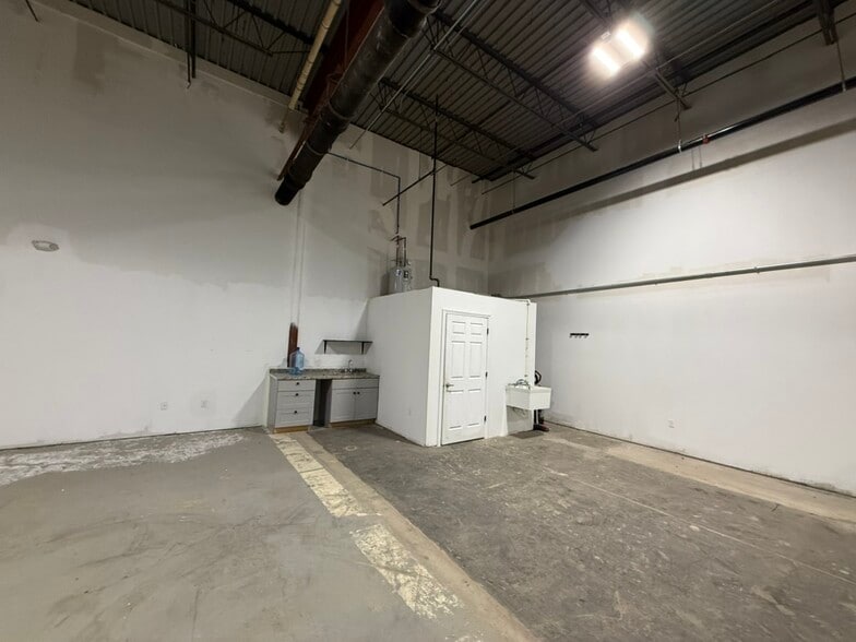 128 Elm Plz, Waterville, ME for lease - Interior Photo - Image 2 of 5